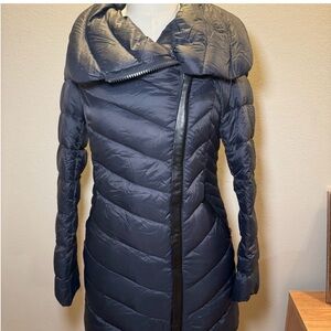 Barney’s Women's Black Puffer Jacket XS